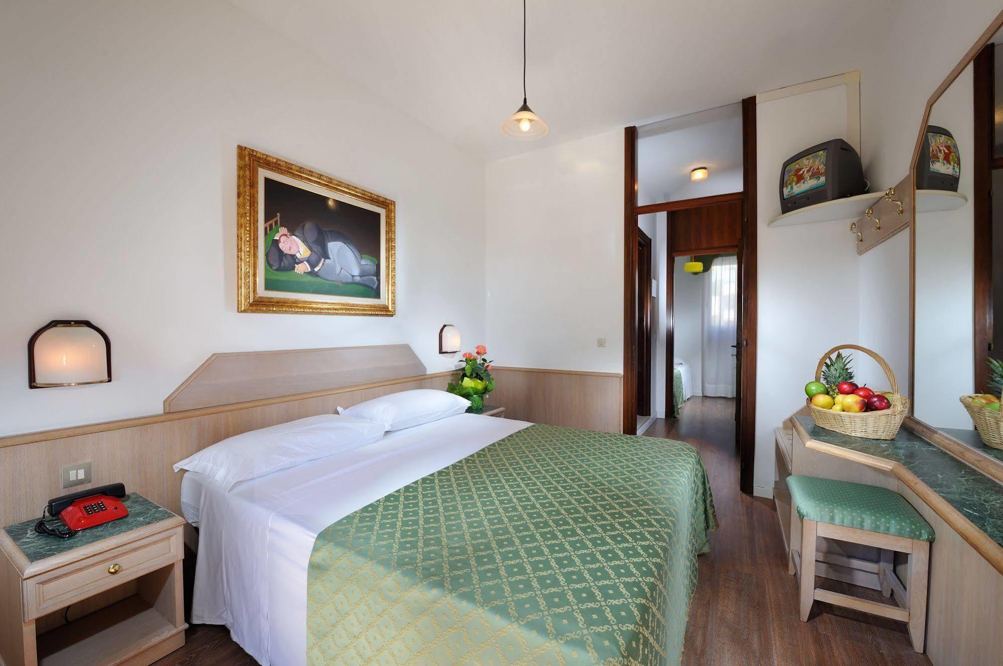 Hotel Niagara Lignano Sabbiadoro Exterior photo